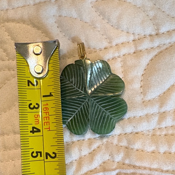 🍀Vintage Soapstone? Green Leaf Pendant gold? Bail - Picture 9 of 9